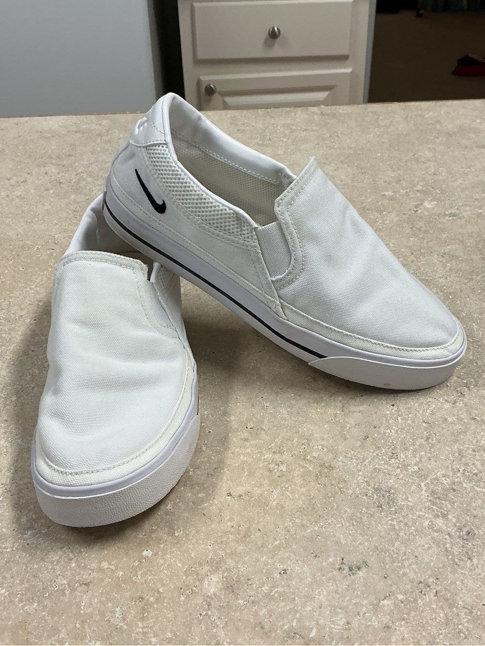 Nike Women’s SZ 6 White Court Legacy Slip On Shoes Black Nike Swoosh